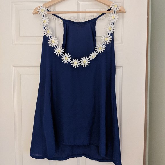 FREE gift w/ purchase 💙Blue daisy top💙 - Picture 2 of 3